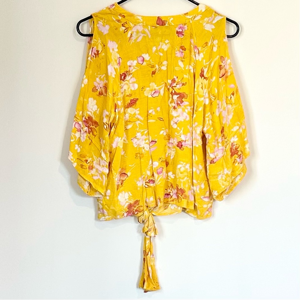Democracy Yellow Floral Cold Shoulder Blouse - Size: Small - Picture 7 of 7